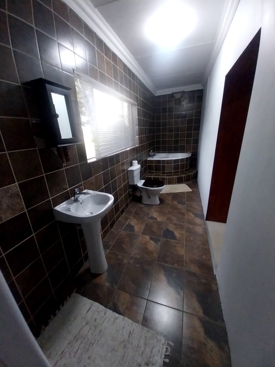 8 Bedroom Property for Sale in Roodewal Free State